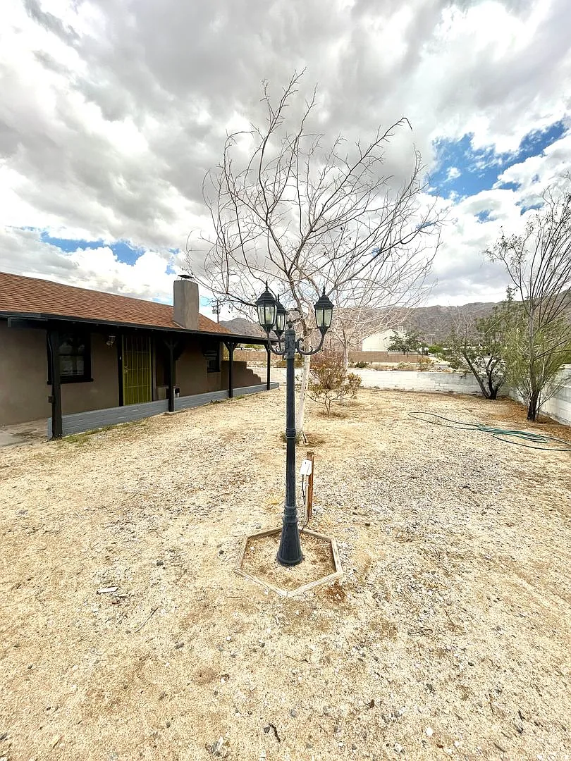 Newly Renovated 2 Bedroom 1 Bathroom Home — Photo 2