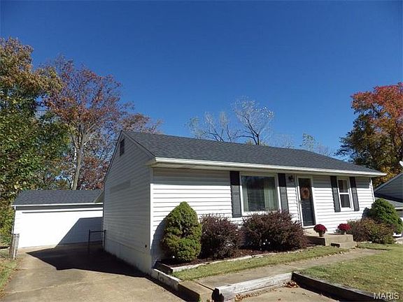 3rd image of 10827 Lawnbrook Dr