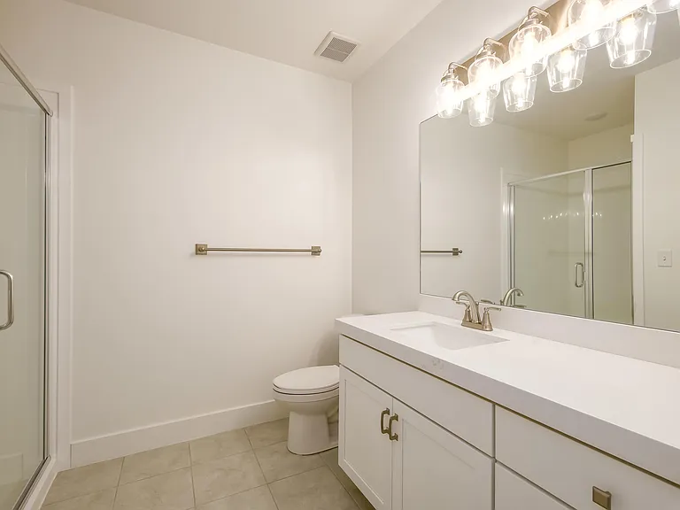1017 E Tucker Ln — Photo 22