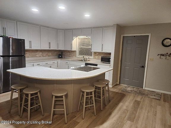 4th image of 859 Senior Ave