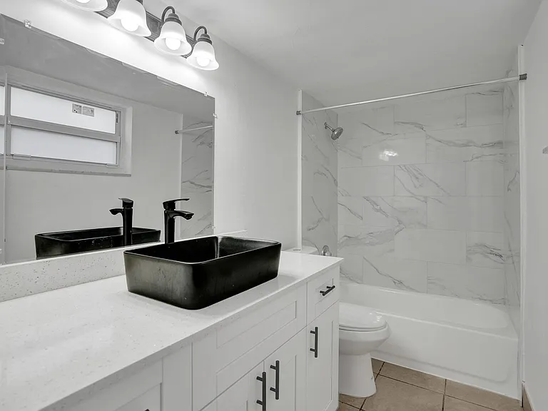 The Oaks Apartments — Photo 39