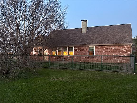 4th image of 551 Massey Rd