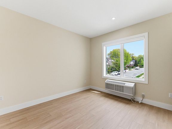 3rd image of 850 Broad Ave #D