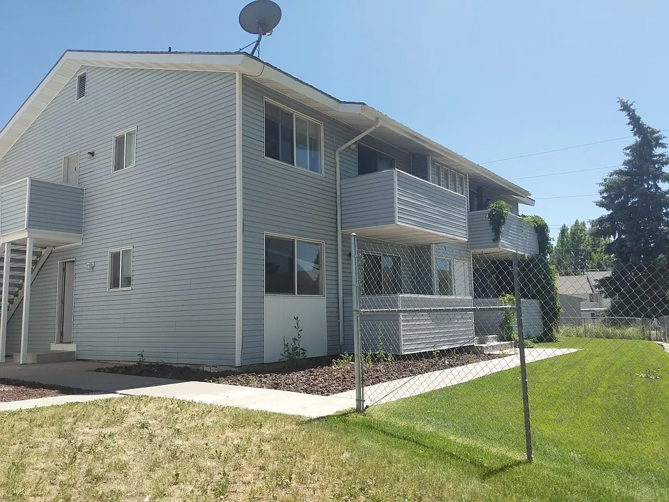 1090 E Cedar St #2