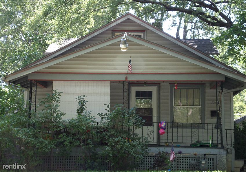 1208 SW Medford Ave