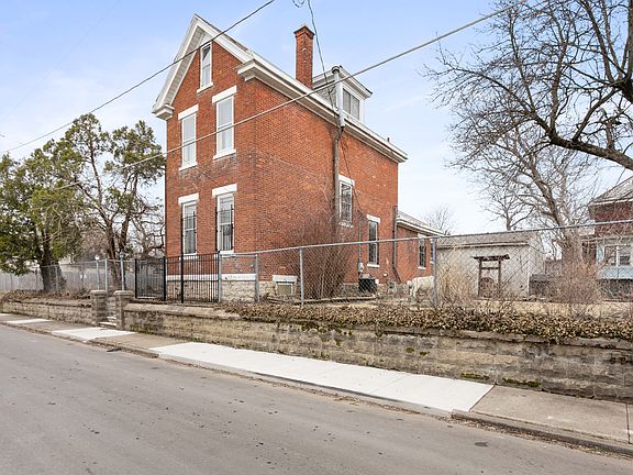 3rd image of 798 E Columbus St