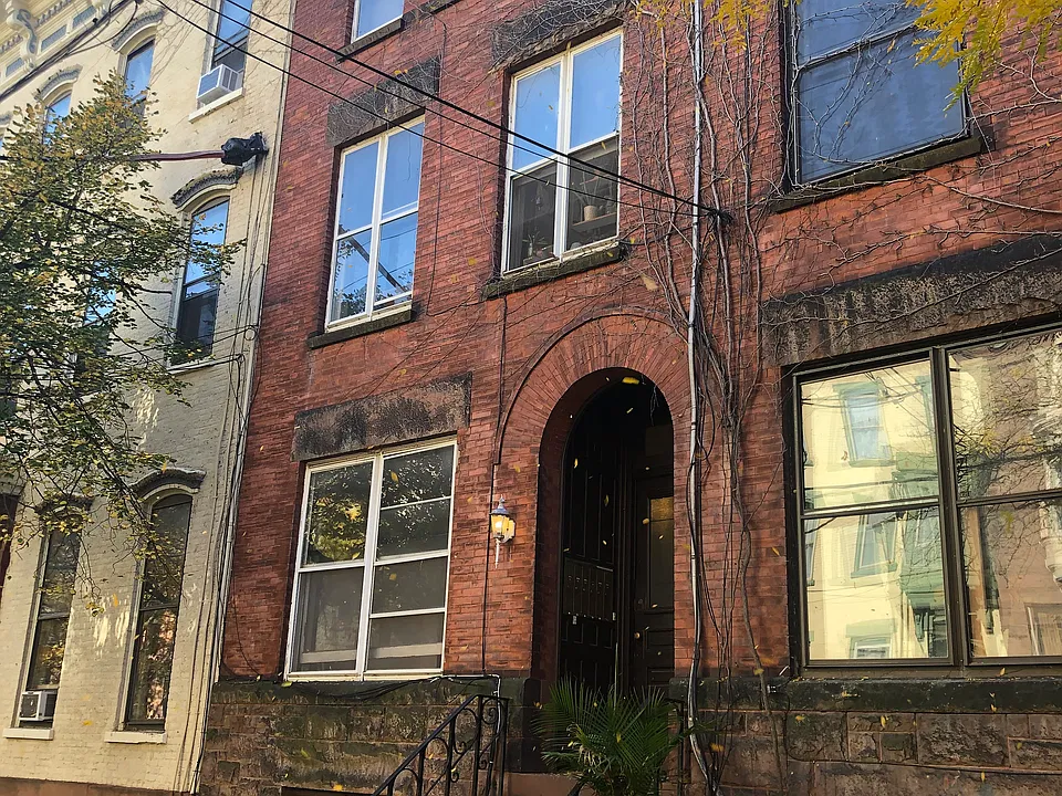 152 Lancaster St #2R