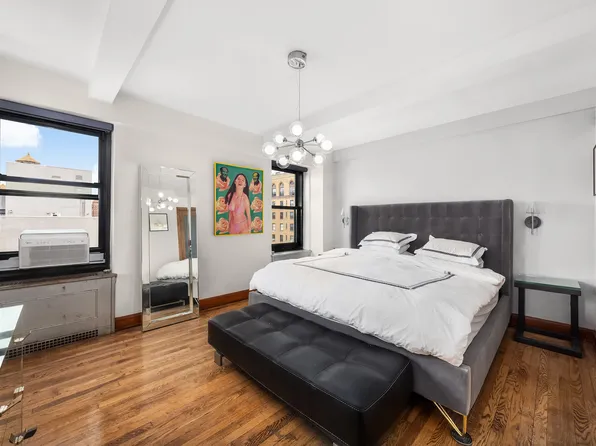 300 West 23rd Street image 7 of 9