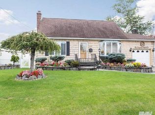 254 N Albany Ave, Massapequa, NY 11758