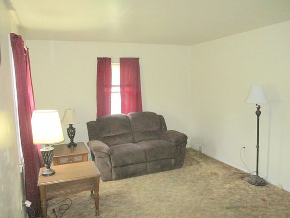 4th image of 2801 Pioneer Dr