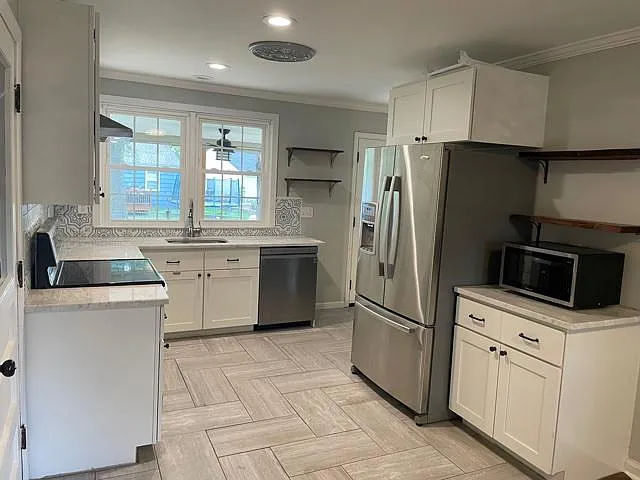 5725 Horton St — Photo 9