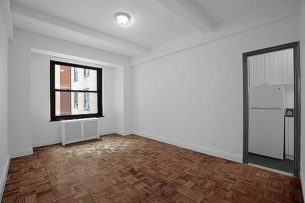1st image of 160 W 71st St APT 15B