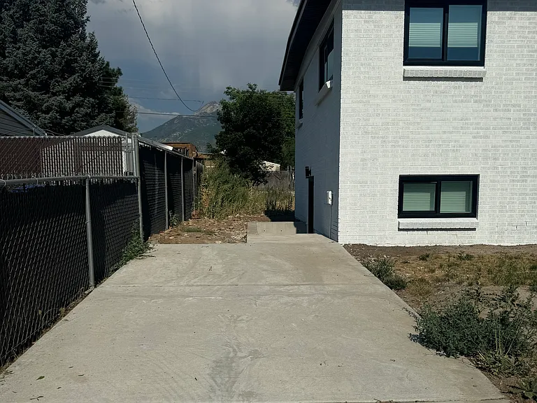 8129 S 1475 E — Photo 9