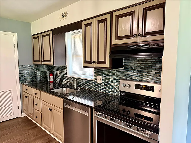 2402 Woodstock Dr #A — Photo 10