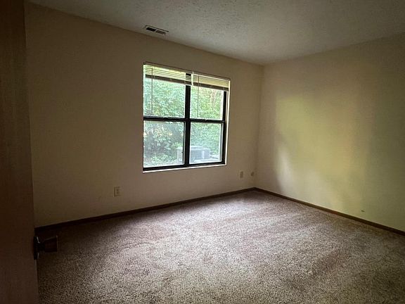 5th image of 2701B Greystone Dr