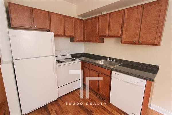 1st image of 635 W Barry Ave APT 0106