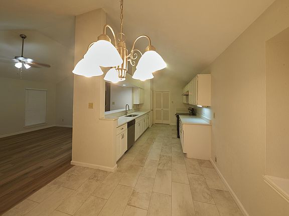 3rd image of 3932 Capricorn Ct