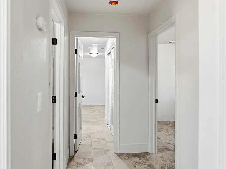 627 S Chinowth St #1 — Photo 12