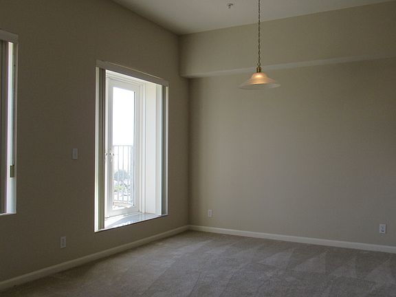 3rd image of 2418 20th Ave APT 102