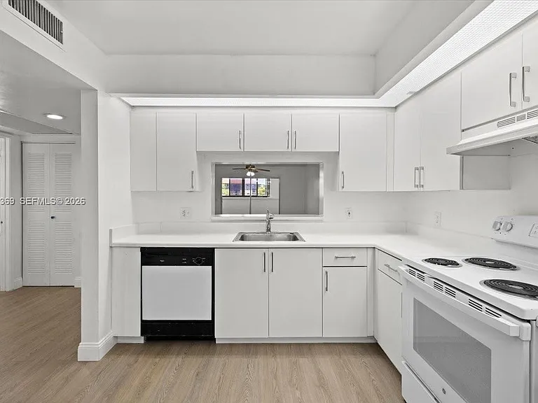 1351 SW 141st Ave #213G — Photo 9