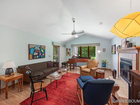 5th image of 4629 Pine Dr