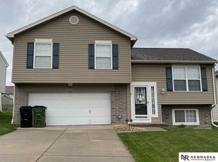 17722 Lillian St, Omaha, NE 68136