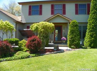 3 Pulteney Dr, Henrietta, NY 14467