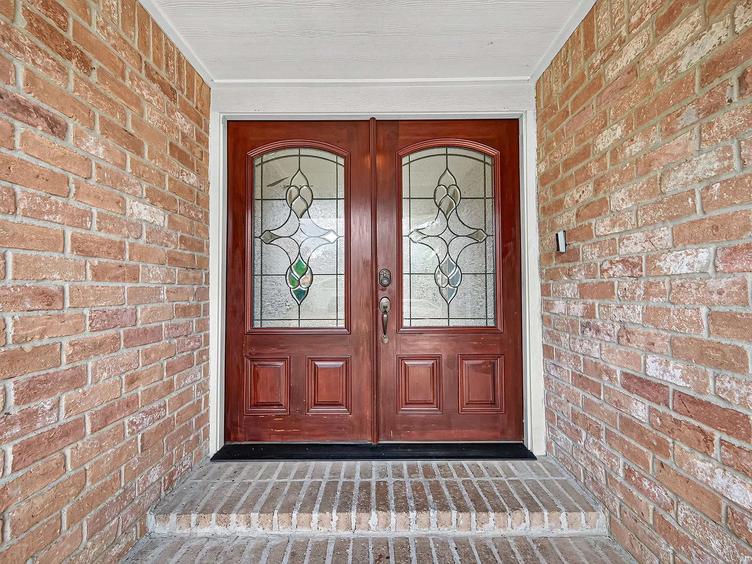 4 bed, 2329 sqft, $2,250 — Photo 2