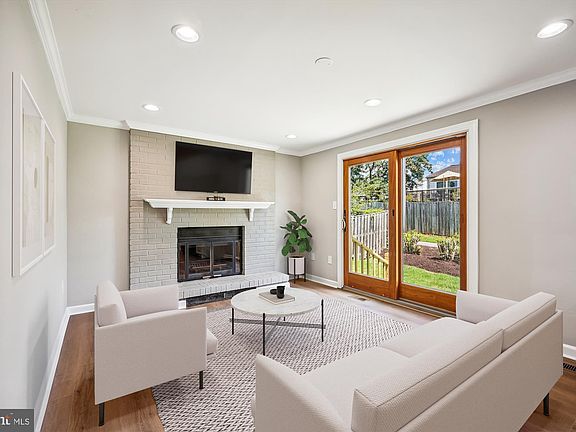 4th image of 19049 Warrior Brook Dr