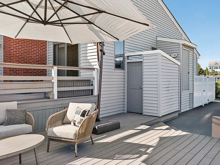 37 Sandgate Ln — Photo 20