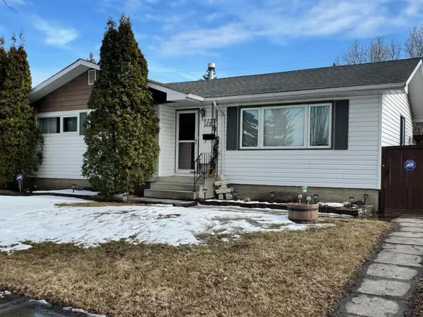 9227 168th St NW, Edmonton, AB T5R 2V8