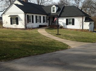 905 Woodshire Ln, Saint Louis, MO