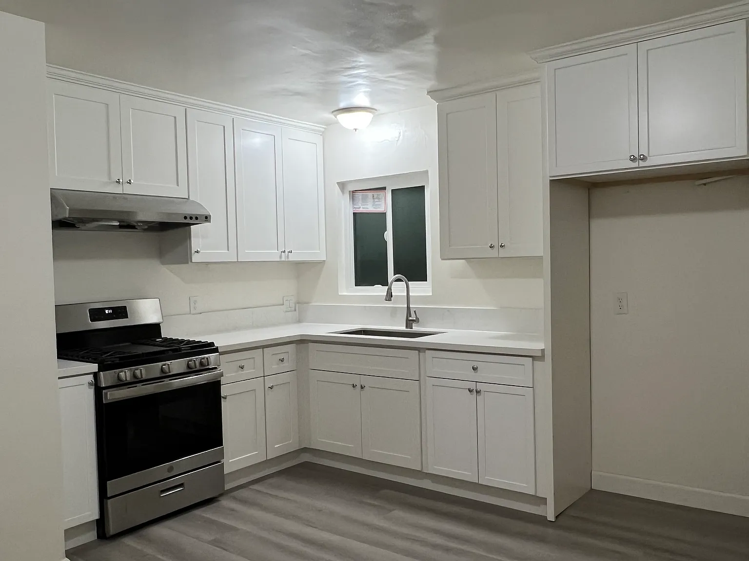 10819 Elliott Ave — Photo 4