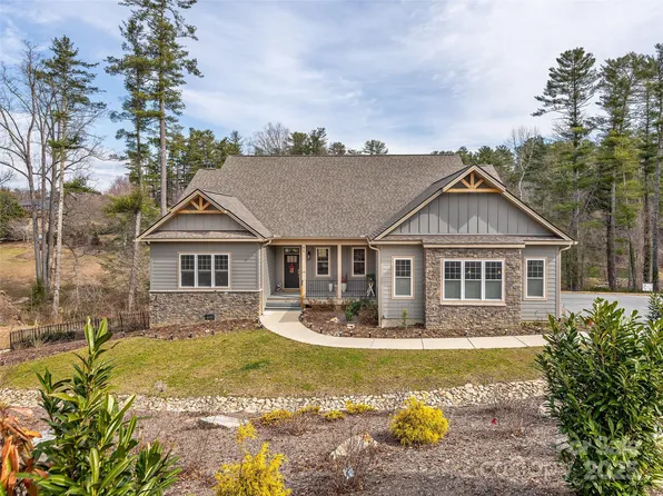 91 Beaumont Dr, Hendersonville, NC 28739