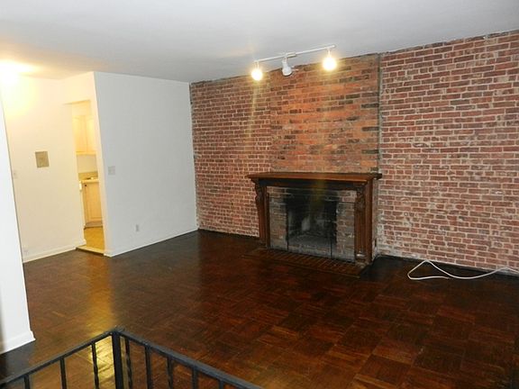 3rd image of 114 W 76th St APT 1R