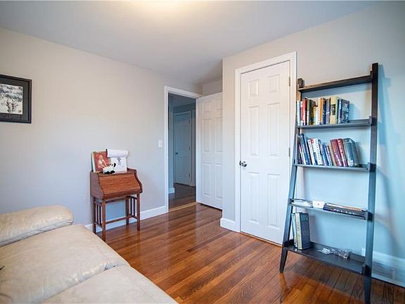 4th image of 181 Poplar Dr