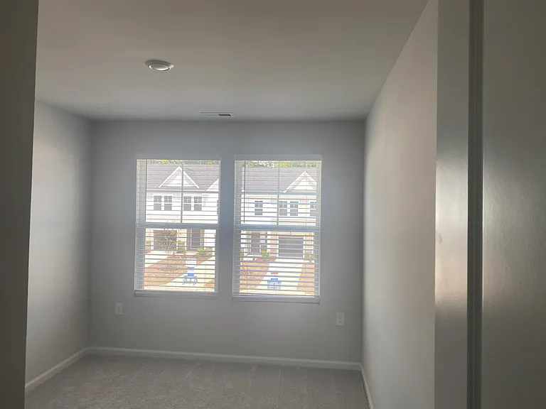 240 Peebles Dr — Photo 2