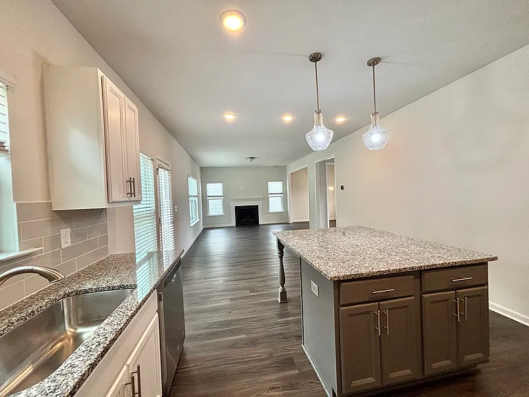 358 Falcon Ct — Photo 3