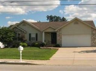 660 Emge Rd, O'Fallon, MO 63366