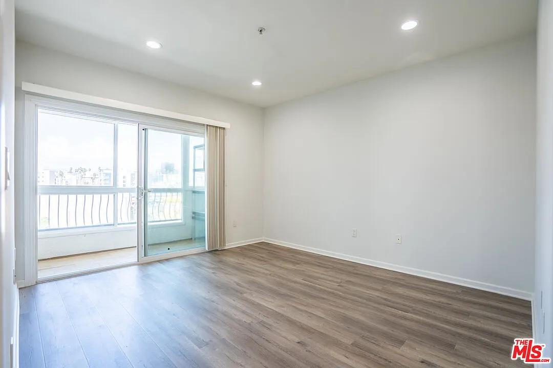 3 bed, 2.0 bath, 1340 sqft, $3,495 — Photo 3