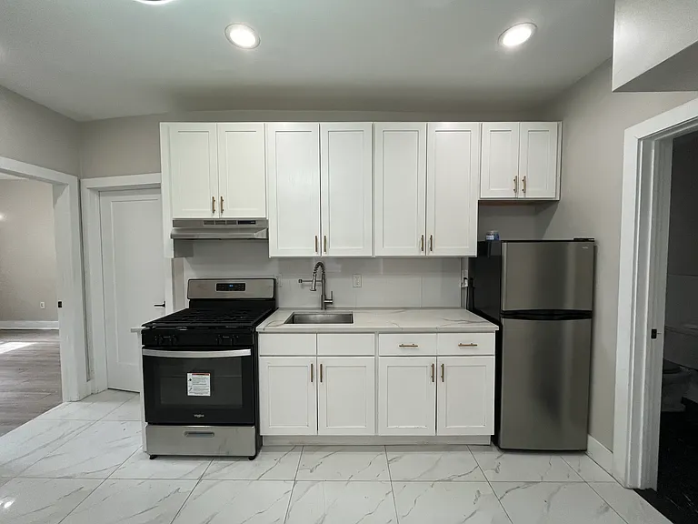 484 Kennedy Blvd #2R — Photo 2