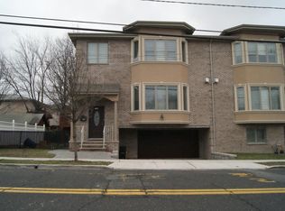 10 Delia Blvd, Palisades Park, NJ 07650