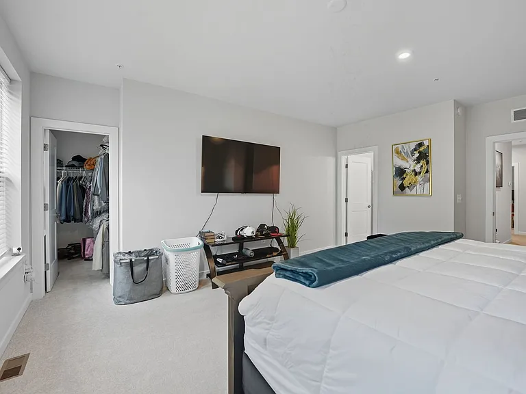 707 Thomas Ln #A — Photo 23