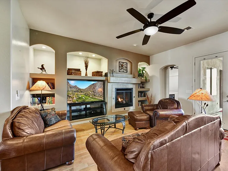 412 E Yearling Rd — Photo 20