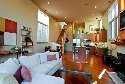 5th image of 1039 N Winchester Ave #1