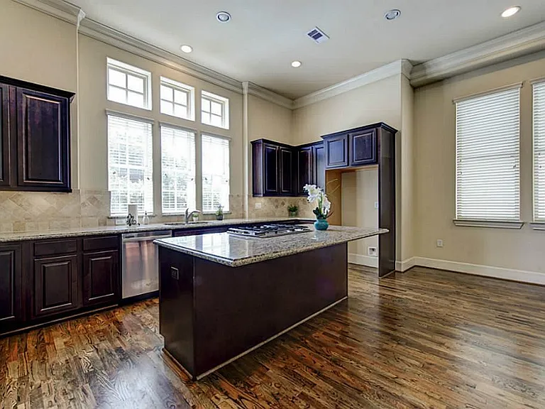 6310 Grand Blvd — Photo 10