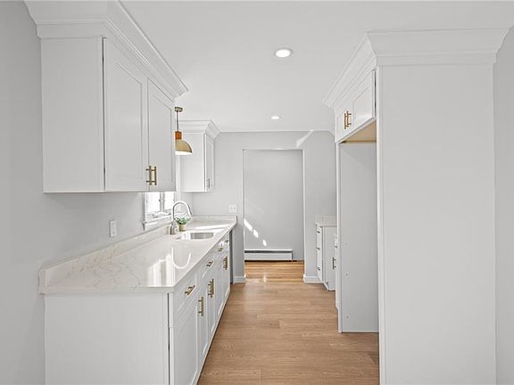 2nd image of 689 Knotty Oak Rd