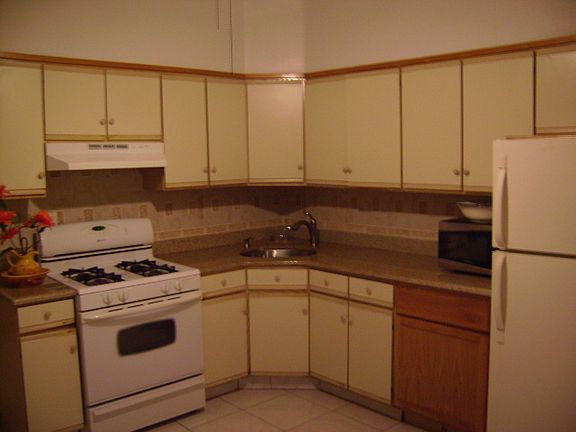 4th image of 156 Bay 14th St #2