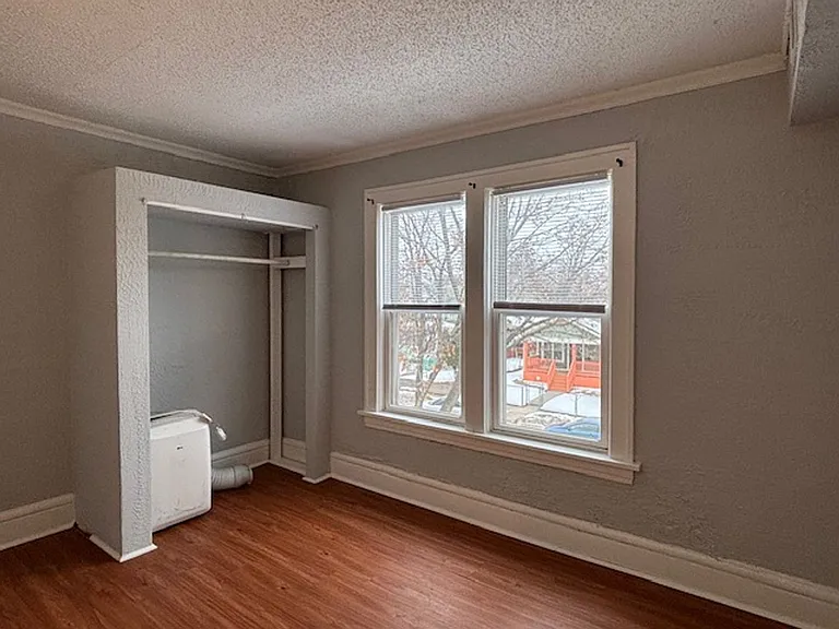 580 Thomas Ave W — Photo 8