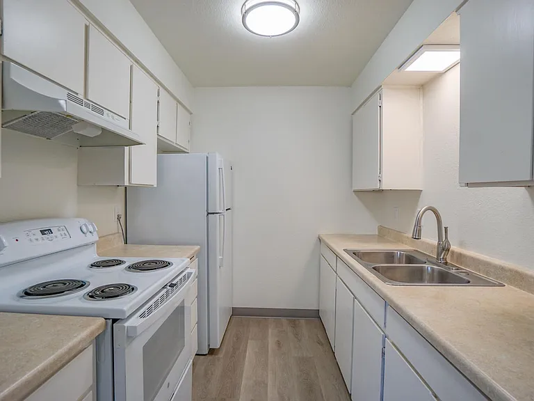 704 N Broadway St — Photo 18